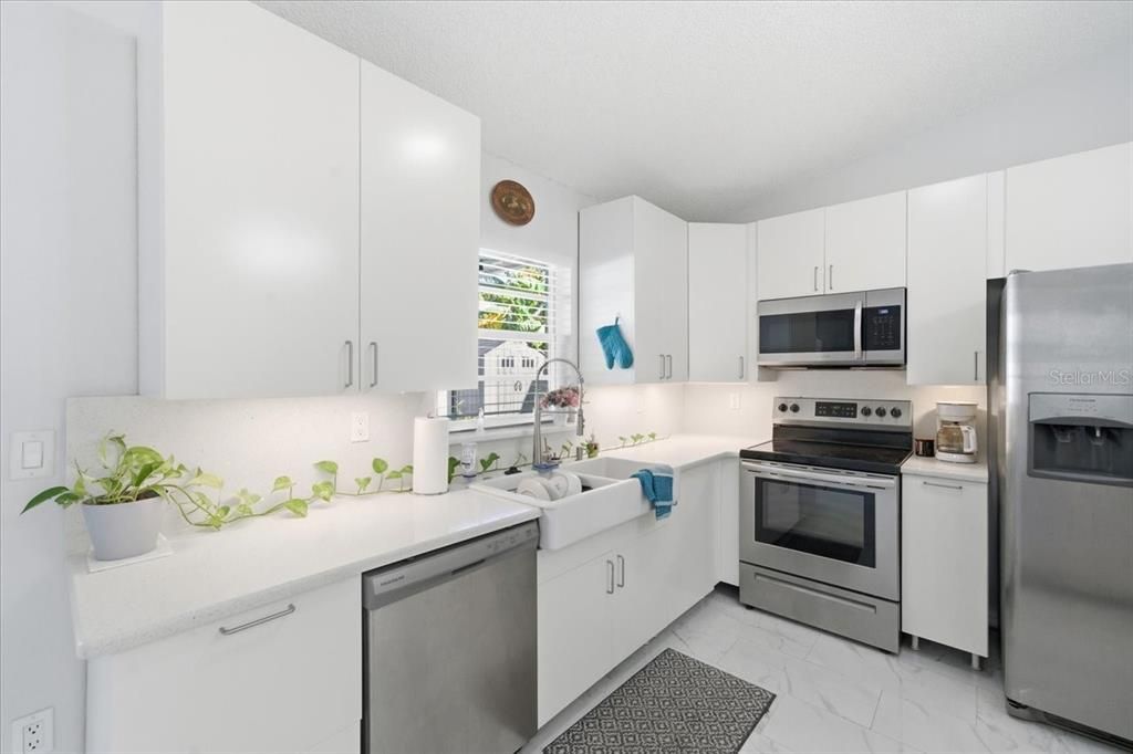 Active With Contract: $305,000 (3 beds, 2 baths, 1232 Square Feet)