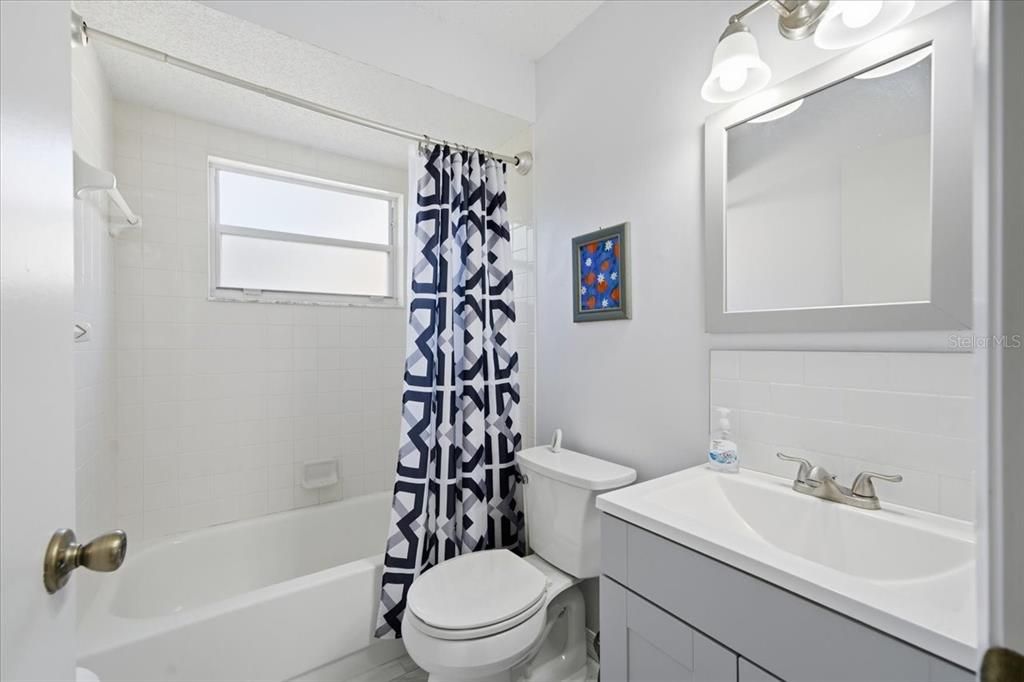 Active With Contract: $305,000 (3 beds, 2 baths, 1232 Square Feet)