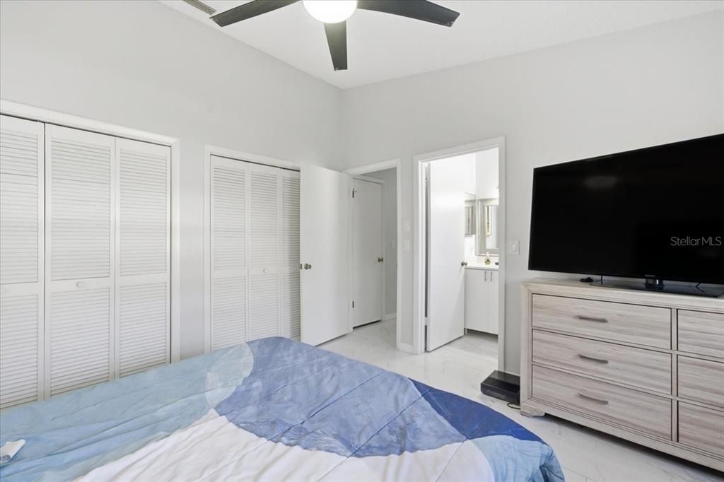 Active With Contract: $305,000 (3 beds, 2 baths, 1232 Square Feet)