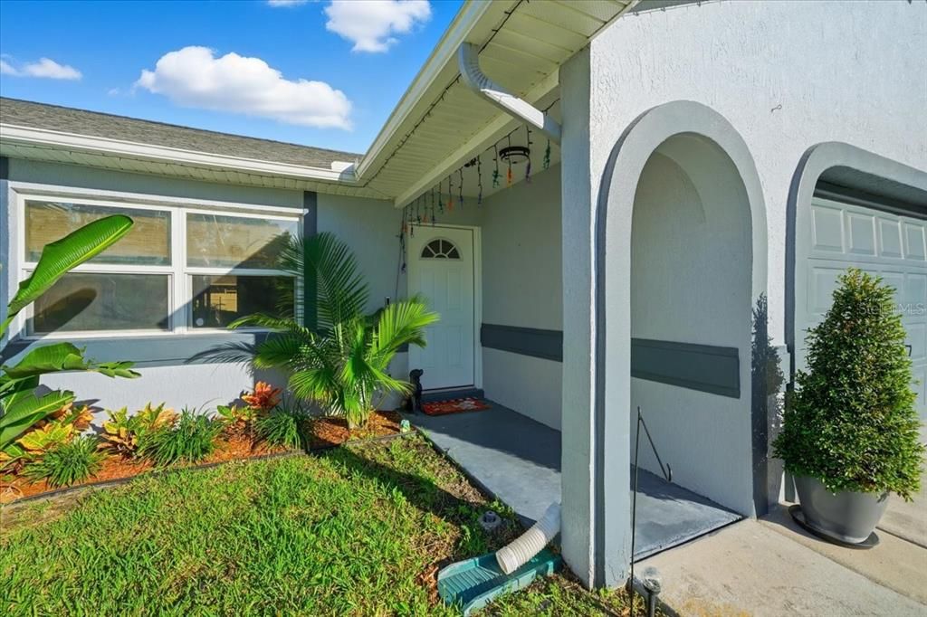 Active With Contract: $305,000 (3 beds, 2 baths, 1232 Square Feet)