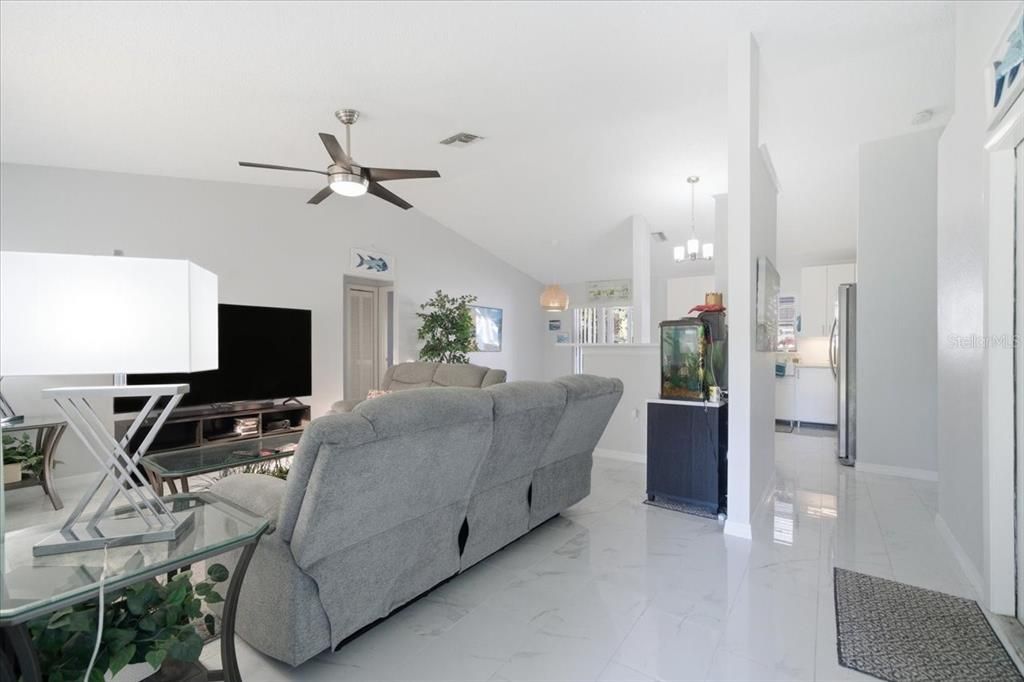 Active With Contract: $305,000 (3 beds, 2 baths, 1232 Square Feet)