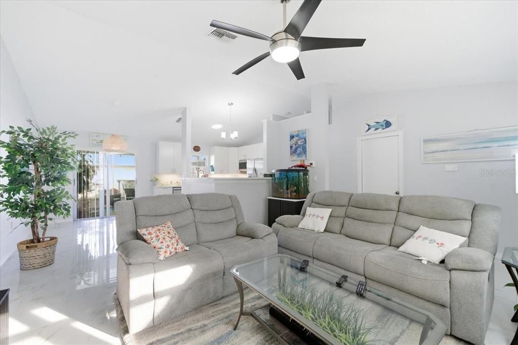 Active With Contract: $305,000 (3 beds, 2 baths, 1232 Square Feet)