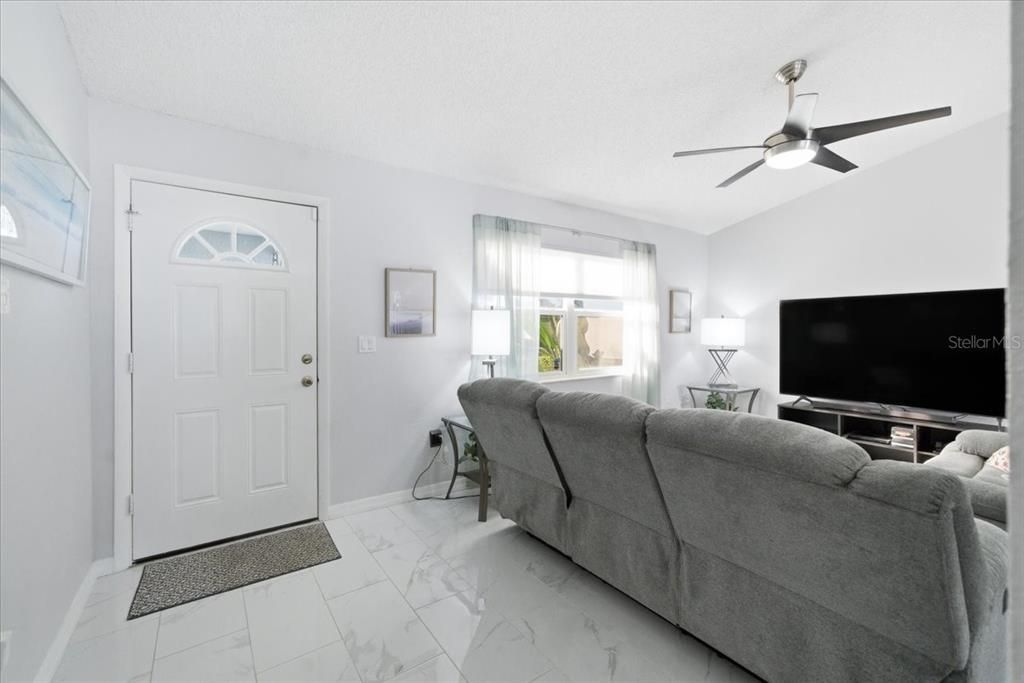 Active With Contract: $305,000 (3 beds, 2 baths, 1232 Square Feet)