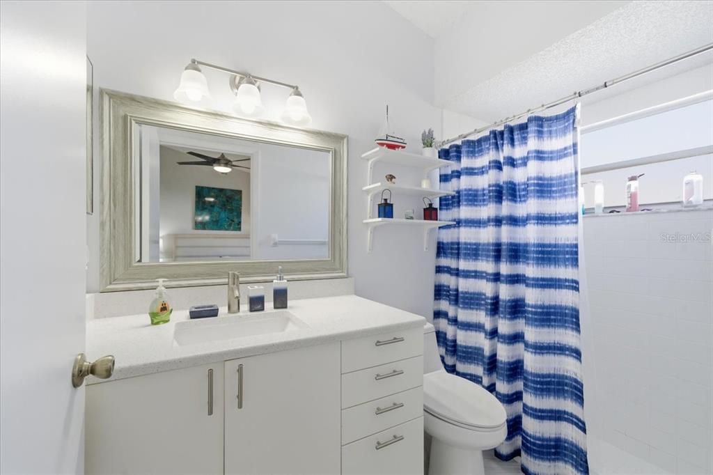 Active With Contract: $305,000 (3 beds, 2 baths, 1232 Square Feet)