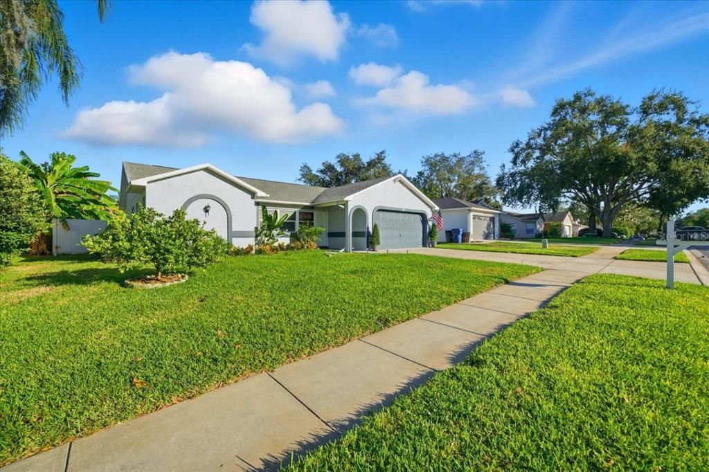 Active With Contract: $305,000 (3 beds, 2 baths, 1232 Square Feet)