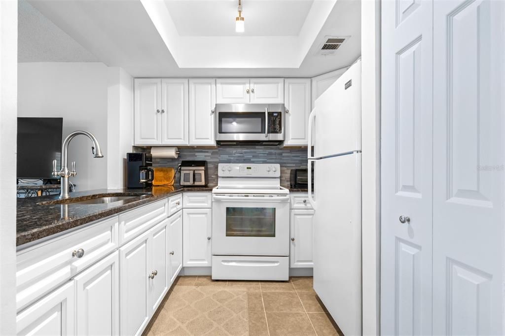 For Sale: $117,500 (1 beds, 1 baths, 565 Square Feet)