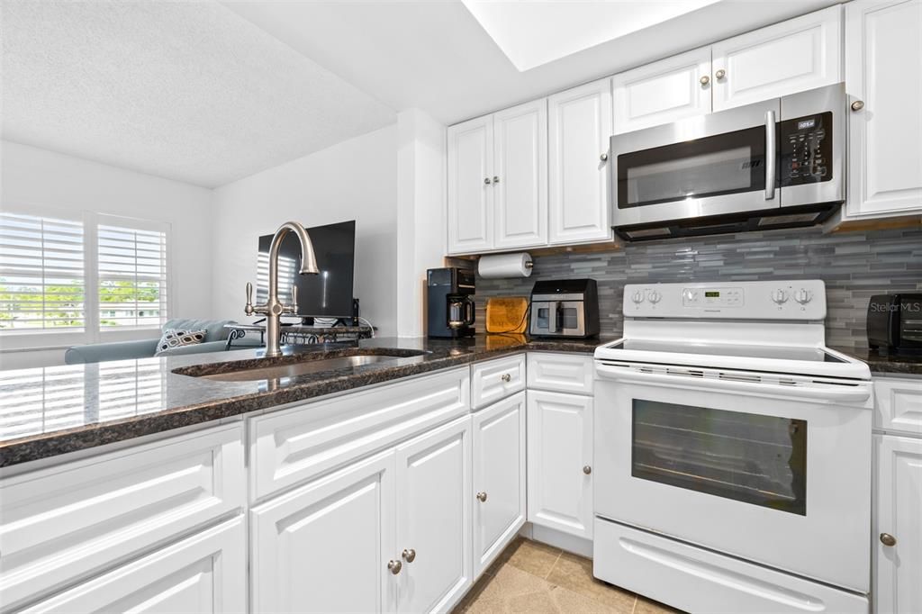 For Sale: $117,500 (1 beds, 1 baths, 565 Square Feet)