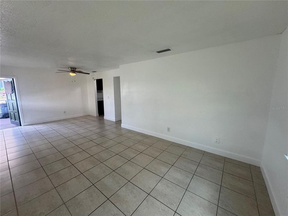 出租: $1,650 (2 贝兹, 1 浴室, 900 平方英尺)