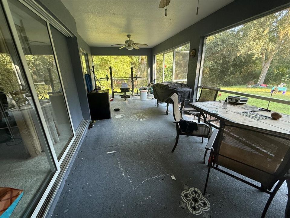 For Sale: $299,999 (3 beds, 2 baths, 1967 Square Feet)