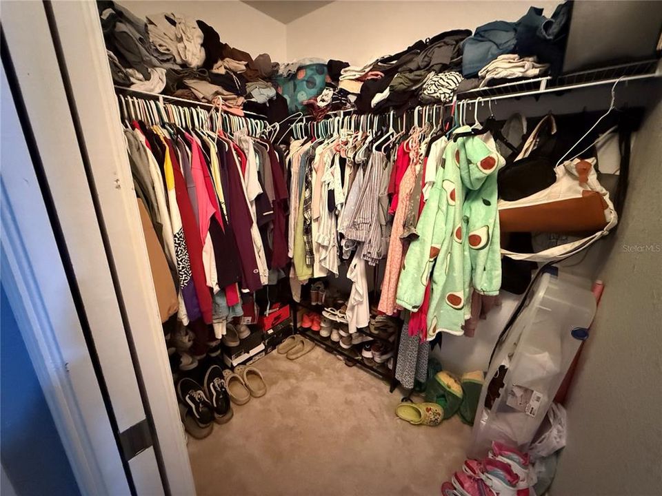 For Sale: $299,999 (3 beds, 2 baths, 1967 Square Feet)