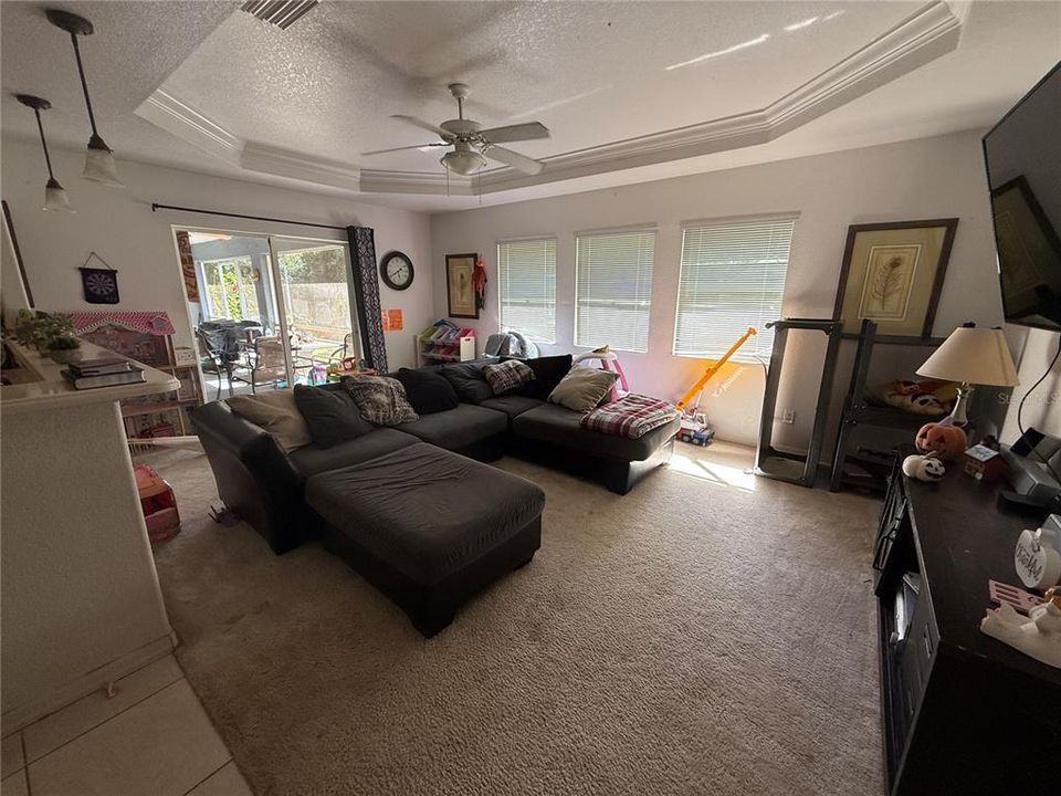 For Sale: $299,999 (3 beds, 2 baths, 1967 Square Feet)