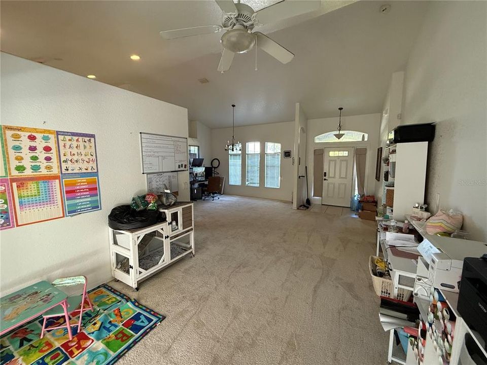 For Sale: $299,999 (3 beds, 2 baths, 1967 Square Feet)