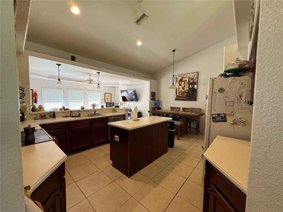 For Sale: $299,999 (3 beds, 2 baths, 1967 Square Feet)