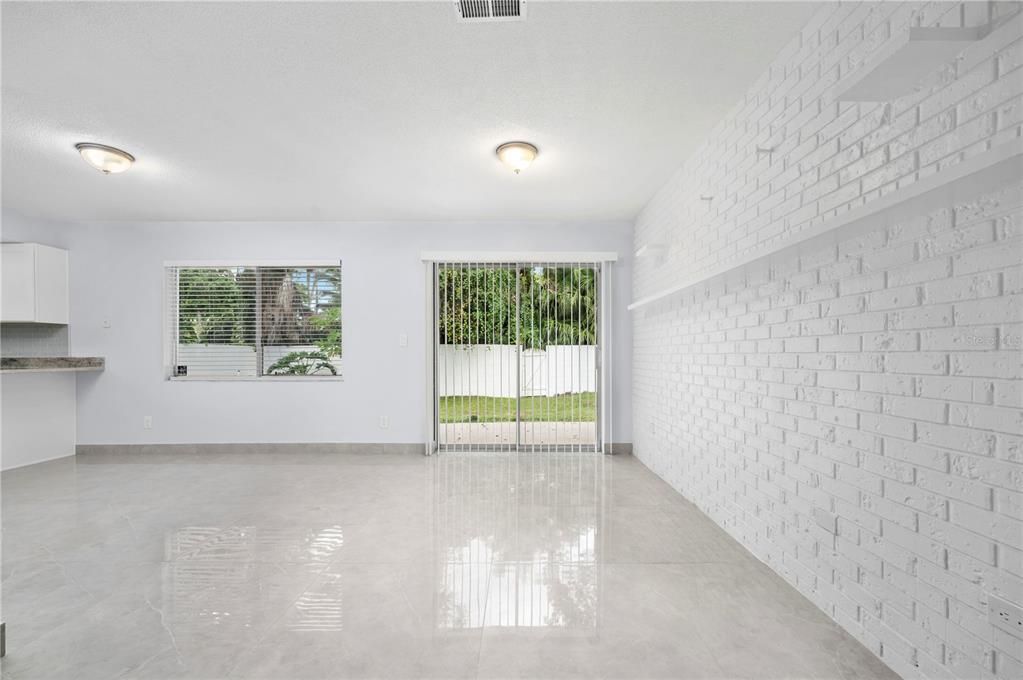 待售: $295,000 (3 贝兹, 2 浴室, 1322 平方英尺)