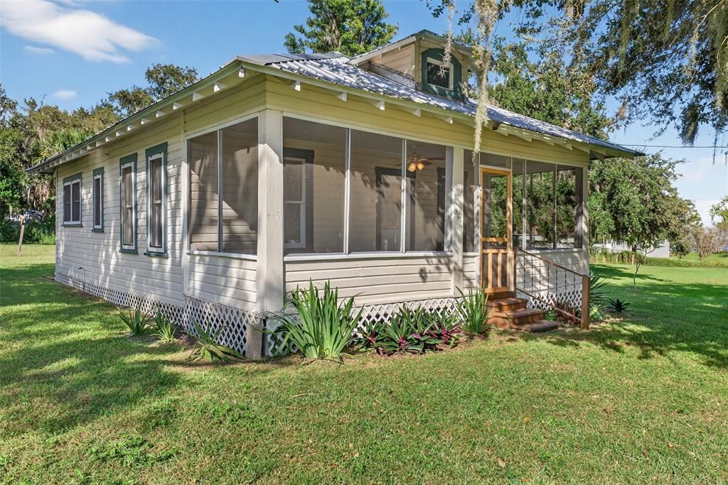 Active With Contract: $179,000 (2 beds, 1 baths, 780 Square Feet)