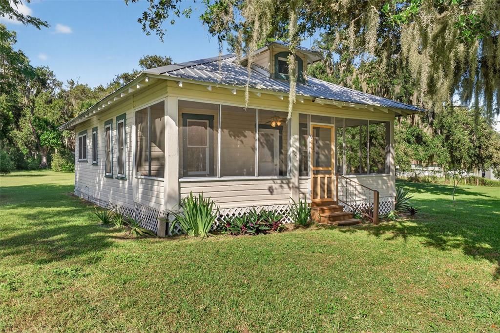 Active With Contract: $179,000 (2 beds, 1 baths, 780 Square Feet)