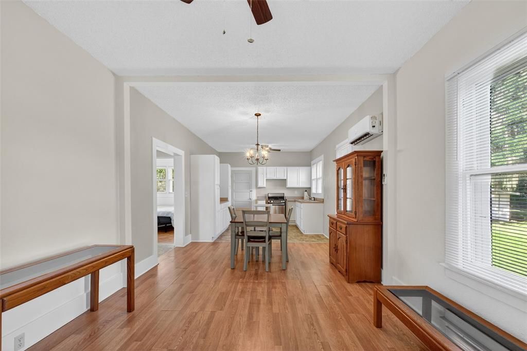 Active With Contract: $179,000 (2 beds, 1 baths, 780 Square Feet)