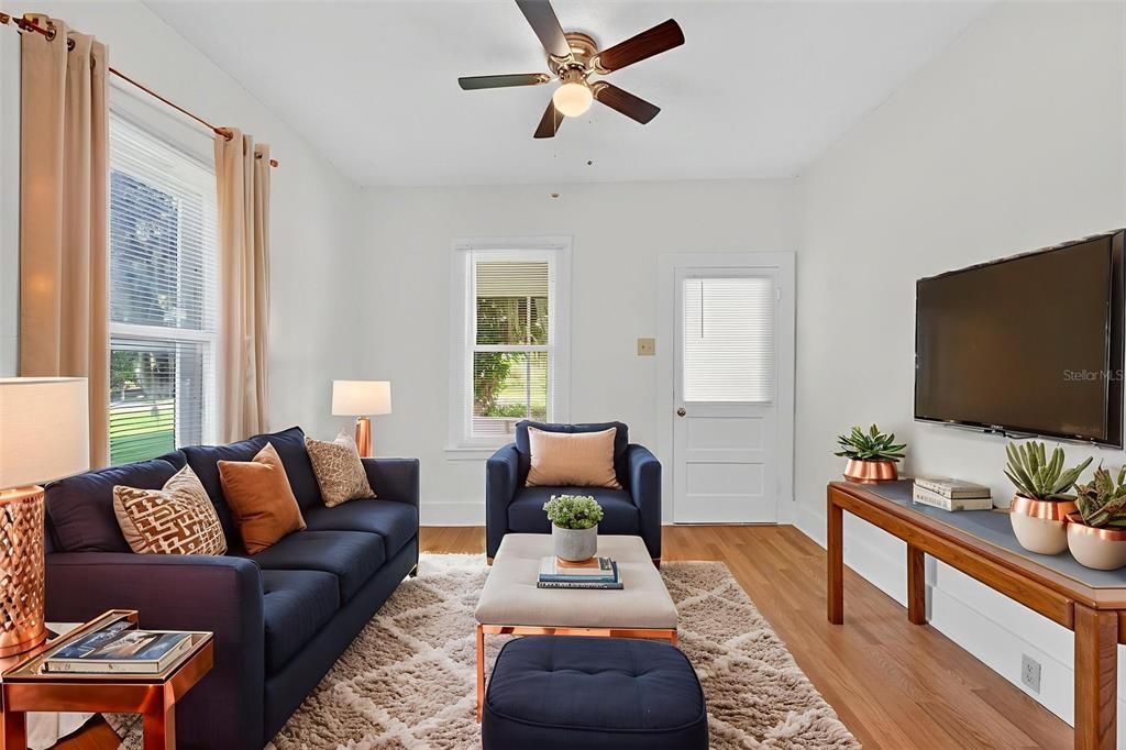 Active With Contract: $179,000 (2 beds, 1 baths, 780 Square Feet)