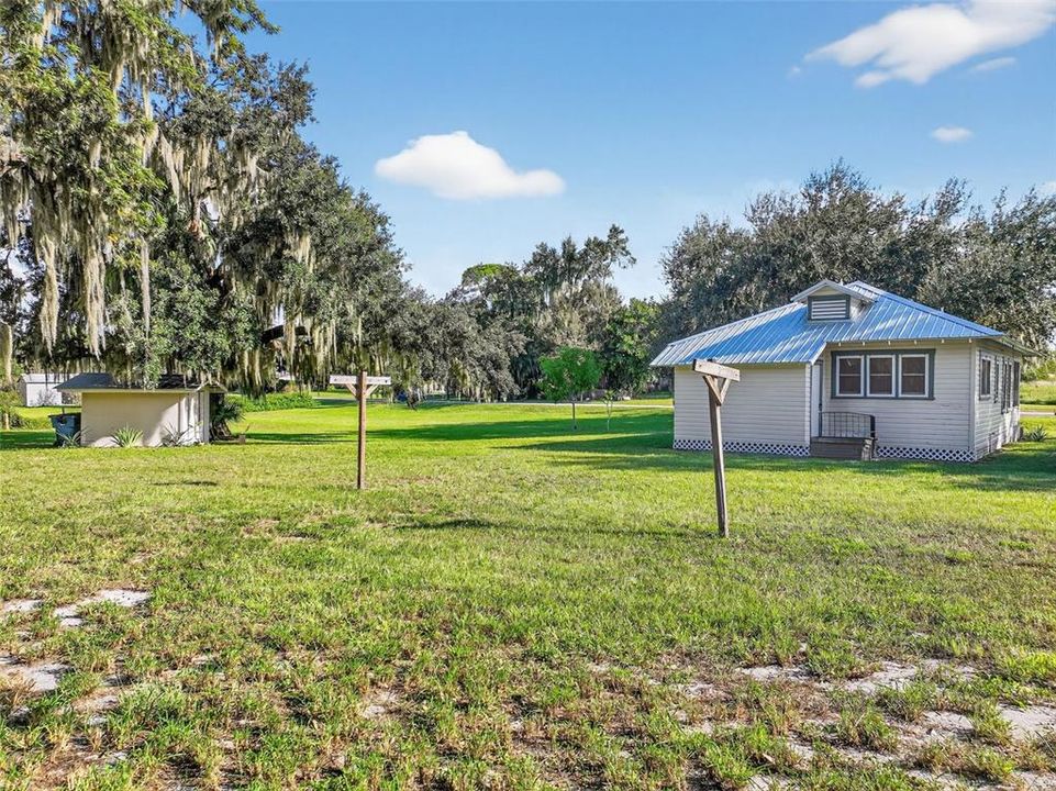 Active With Contract: $179,000 (2 beds, 1 baths, 780 Square Feet)