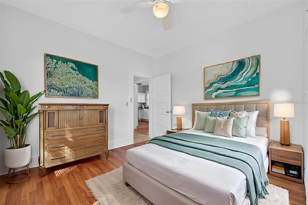 Active With Contract: $179,000 (2 beds, 1 baths, 780 Square Feet)