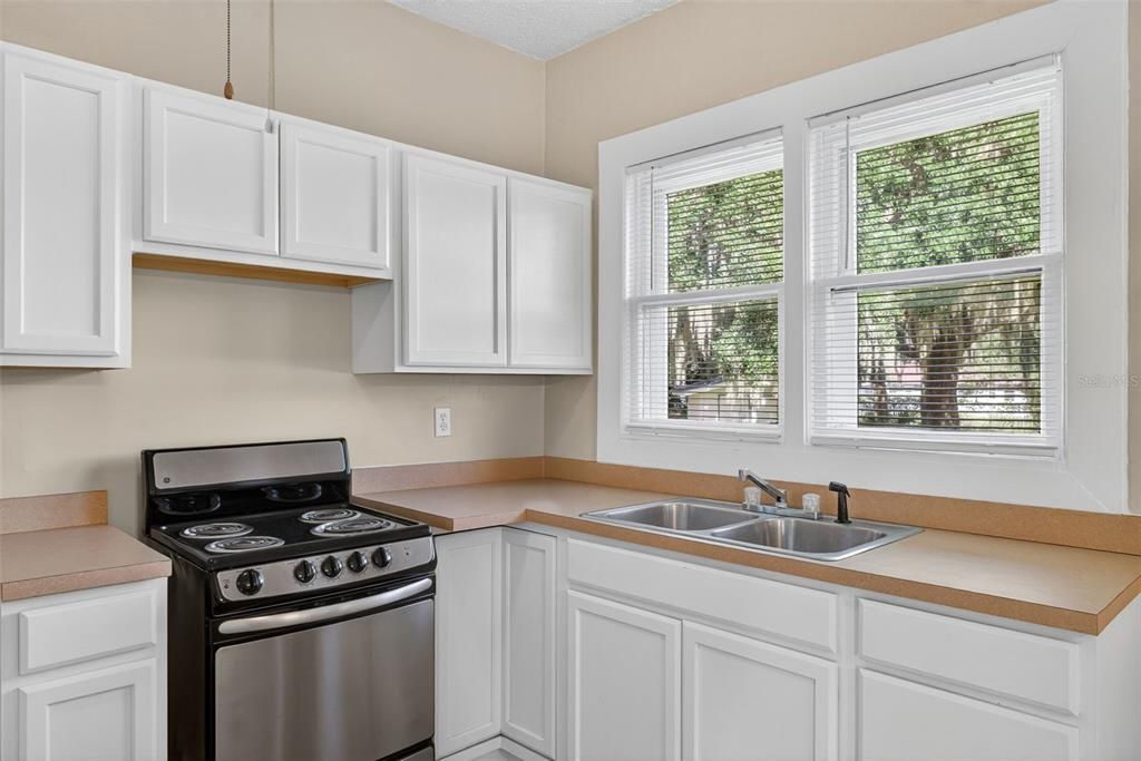 Active With Contract: $179,000 (2 beds, 1 baths, 780 Square Feet)