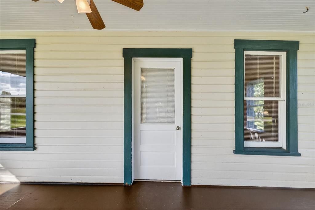 Active With Contract: $179,000 (2 beds, 1 baths, 780 Square Feet)