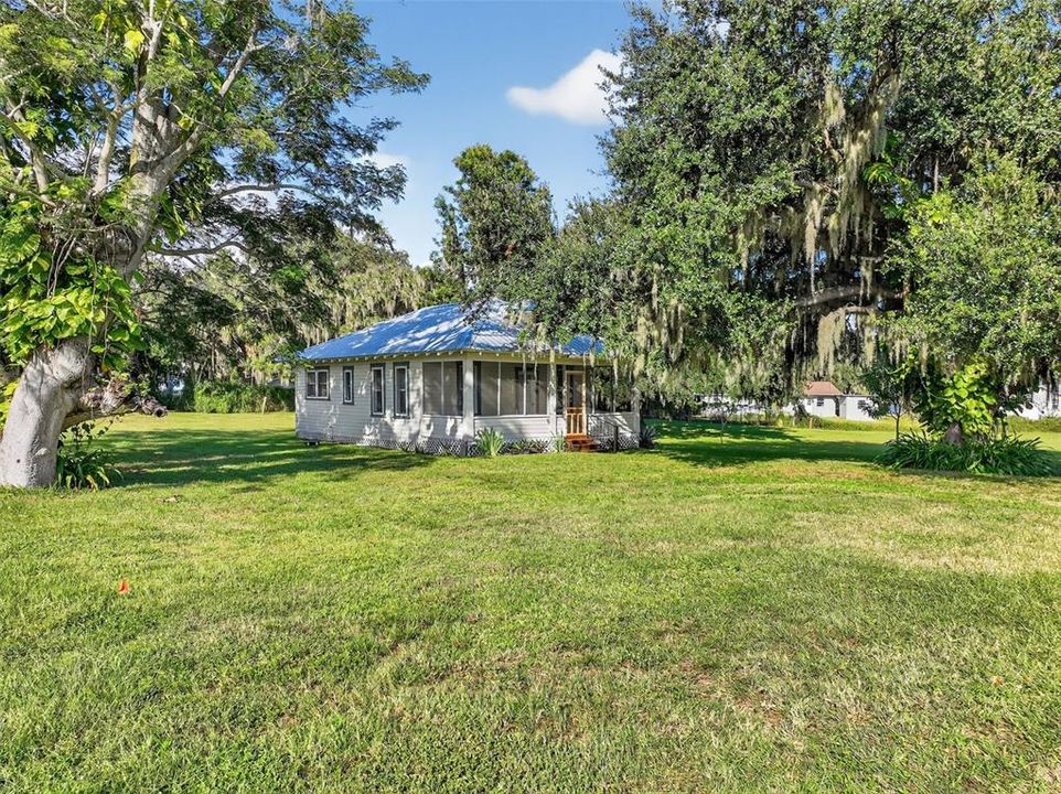 Active With Contract: $179,000 (2 beds, 1 baths, 780 Square Feet)