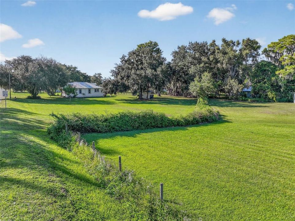 Active With Contract: $179,000 (2 beds, 1 baths, 780 Square Feet)