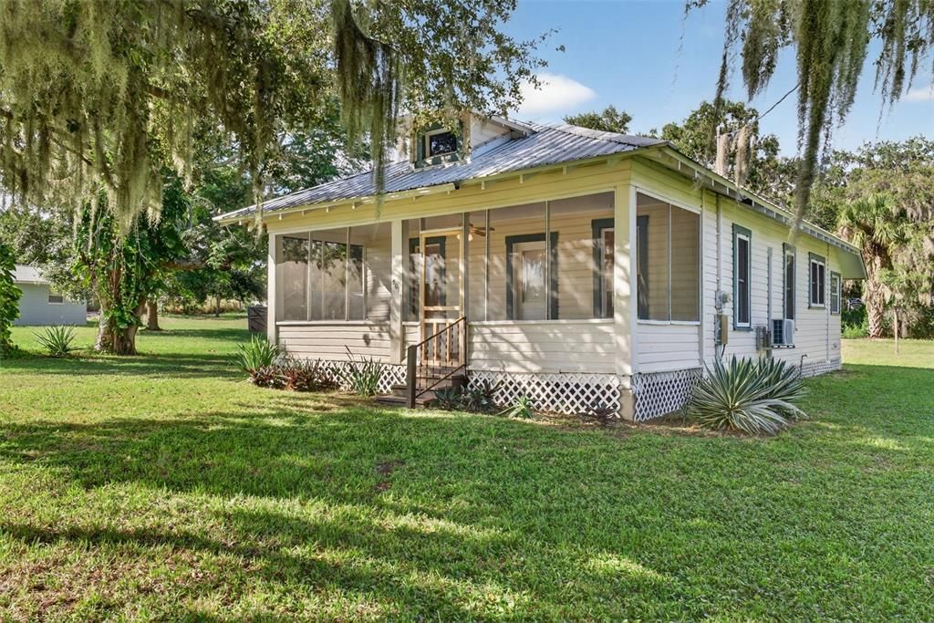 Active With Contract: $179,000 (2 beds, 1 baths, 780 Square Feet)