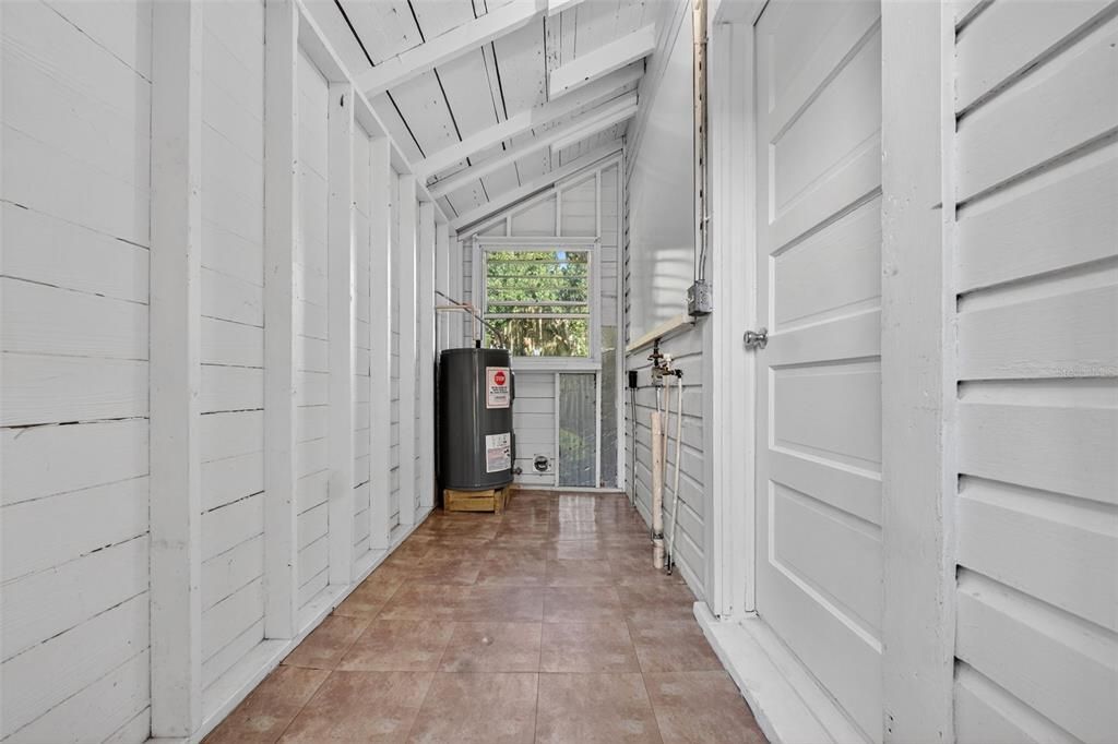 Active With Contract: $179,000 (2 beds, 1 baths, 780 Square Feet)