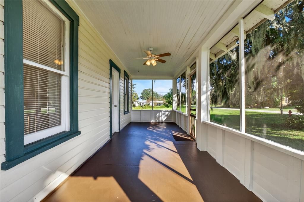 Active With Contract: $179,000 (2 beds, 1 baths, 780 Square Feet)