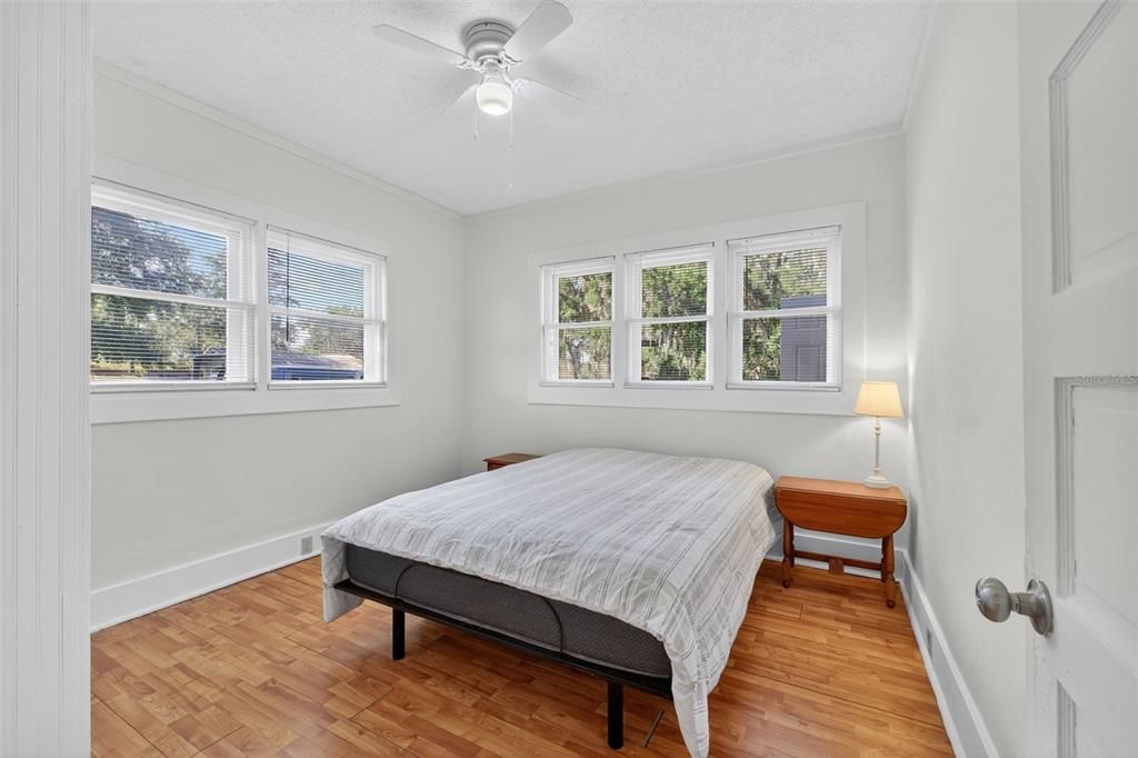 Active With Contract: $179,000 (2 beds, 1 baths, 780 Square Feet)