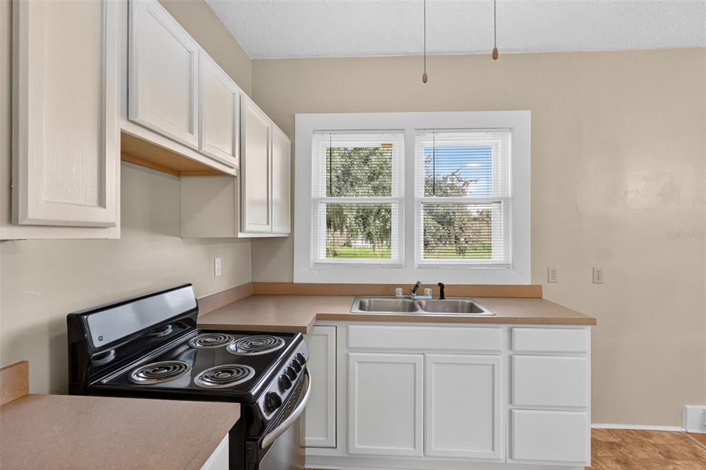 Active With Contract: $179,000 (2 beds, 1 baths, 780 Square Feet)