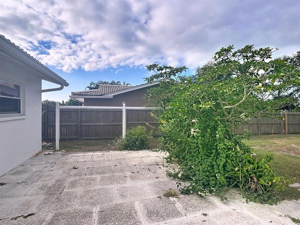 待售: $465,000 (3 贝兹, 2 浴室, 1326 平方英尺)