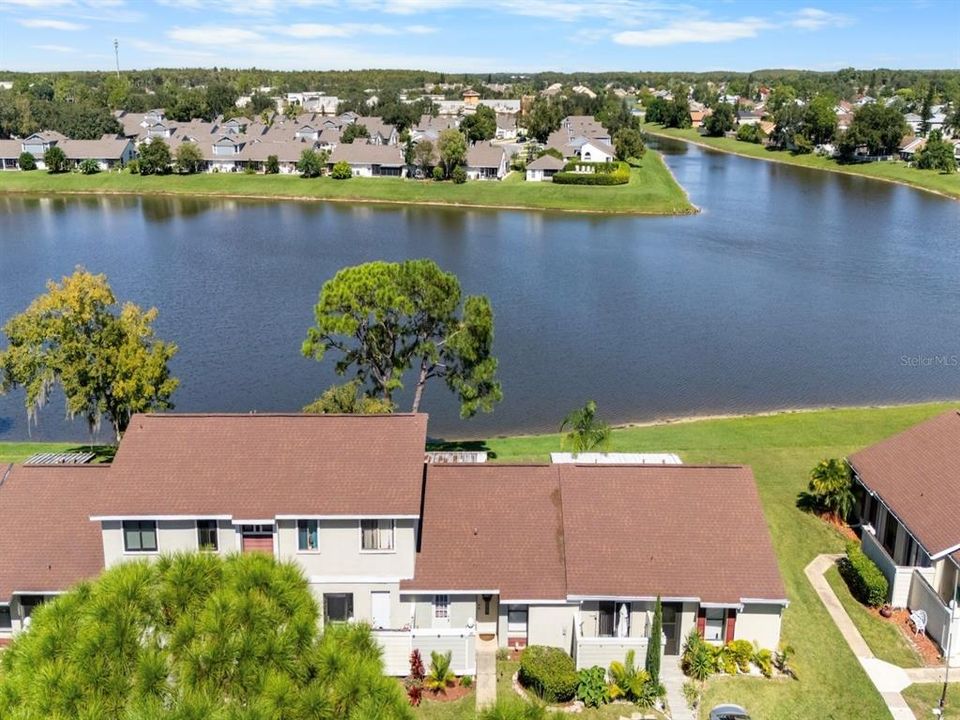 合同活跃: $245,000 (2 贝兹, 2 浴室, 938 平方英尺)