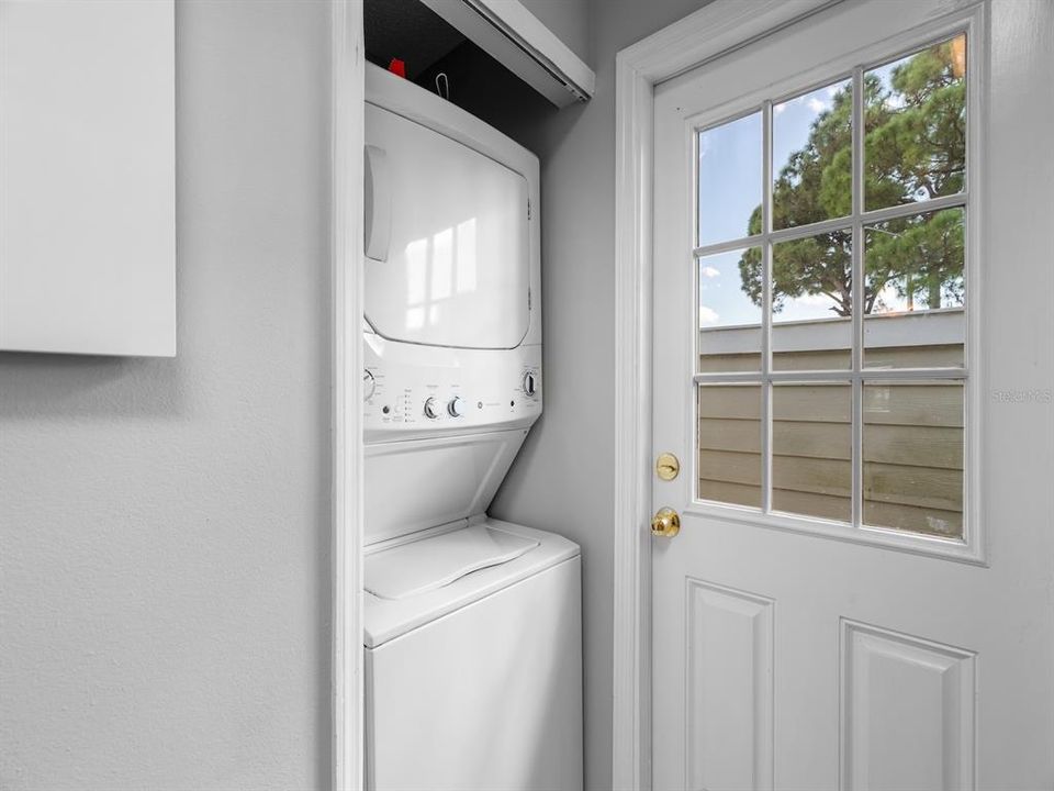 合同活跃: $245,000 (2 贝兹, 2 浴室, 938 平方英尺)