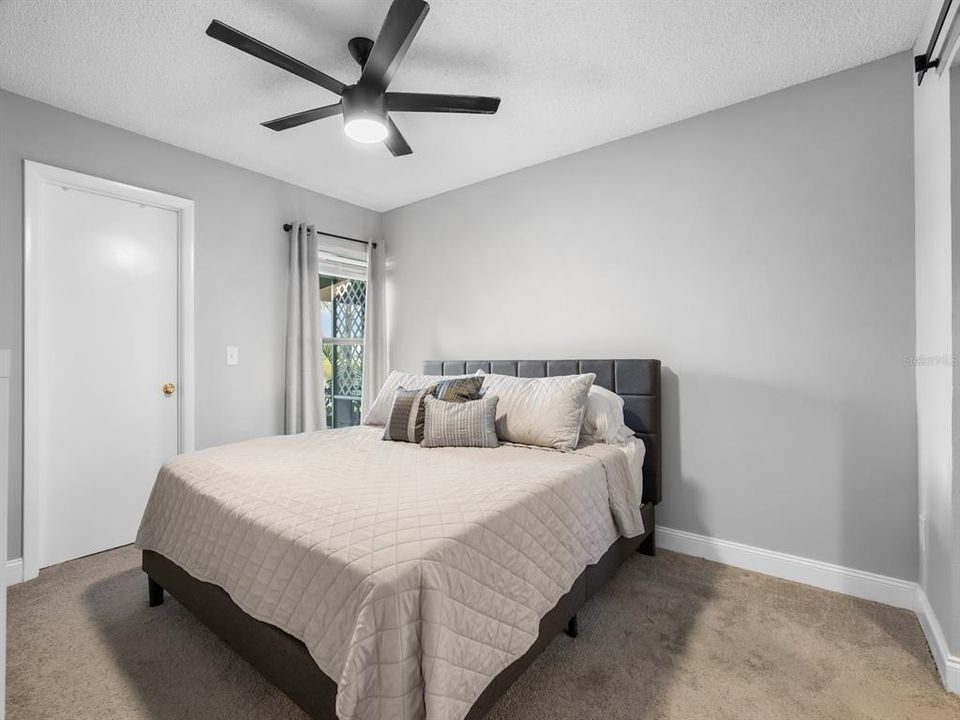 合同活跃: $245,000 (2 贝兹, 2 浴室, 938 平方英尺)