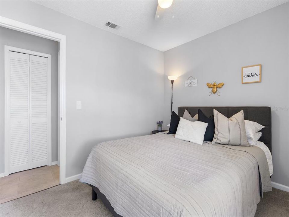 合同活跃: $245,000 (2 贝兹, 2 浴室, 938 平方英尺)