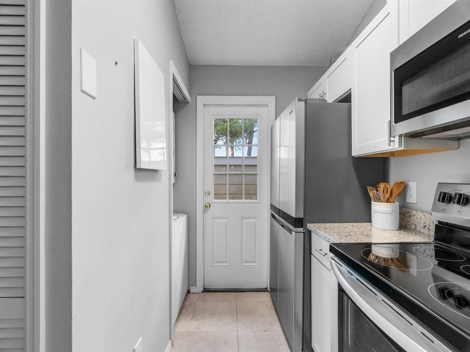 合同活跃: $245,000 (2 贝兹, 2 浴室, 938 平方英尺)