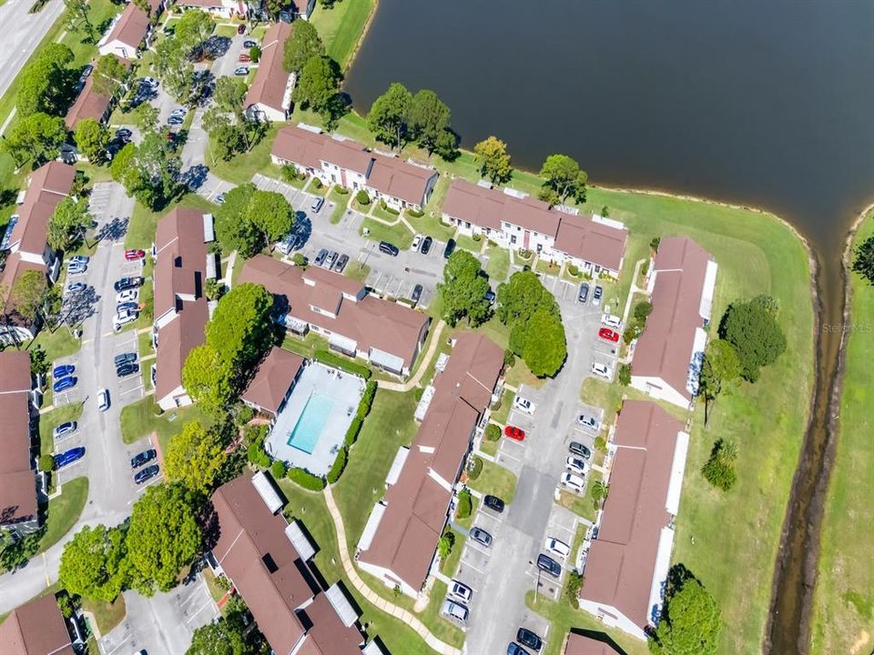 合同活跃: $245,000 (2 贝兹, 2 浴室, 938 平方英尺)