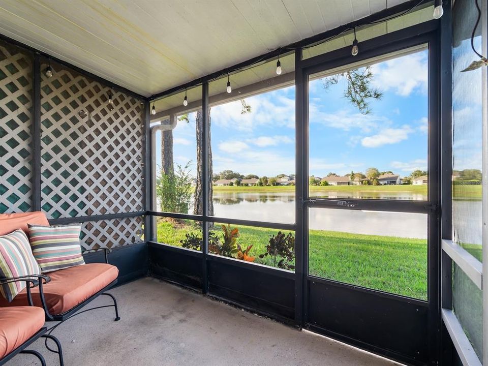 合同活跃: $245,000 (2 贝兹, 2 浴室, 938 平方英尺)