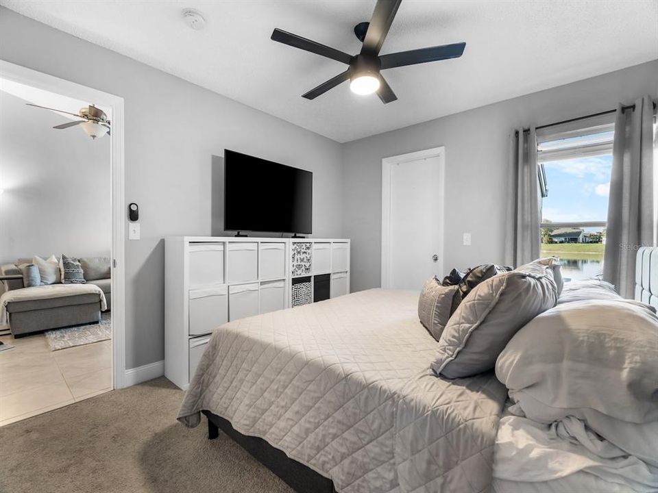 合同活跃: $245,000 (2 贝兹, 2 浴室, 938 平方英尺)