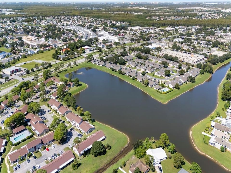 合同活跃: $245,000 (2 贝兹, 2 浴室, 938 平方英尺)