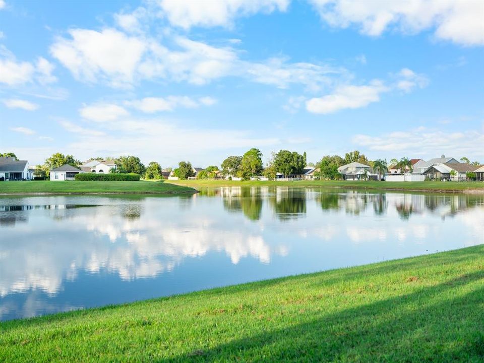 合同活跃: $245,000 (2 贝兹, 2 浴室, 938 平方英尺)