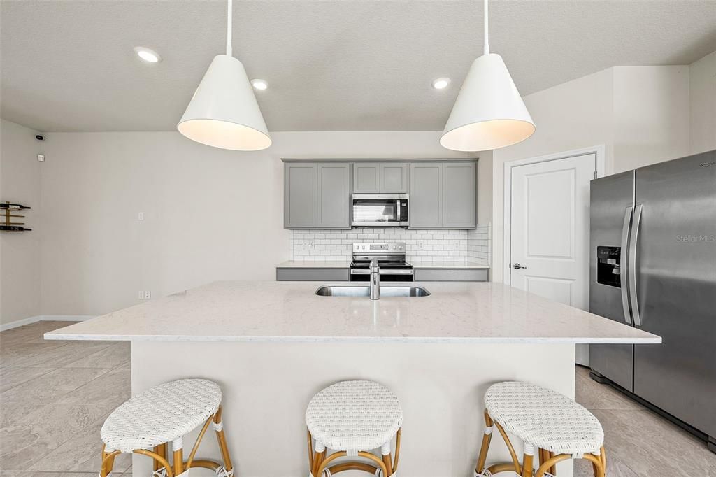 For Sale: $364,900 (3 beds, 2 baths, 1818 Square Feet)