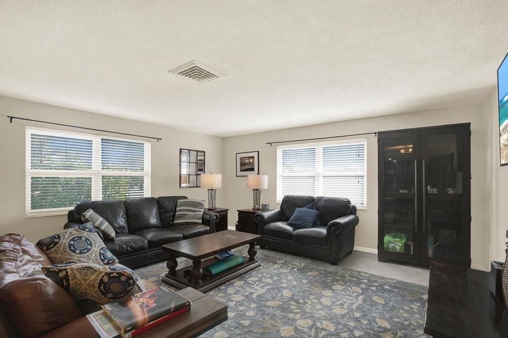 Active With Contract: $424,900 (3 beds, 2 baths, 1388 Square Feet)