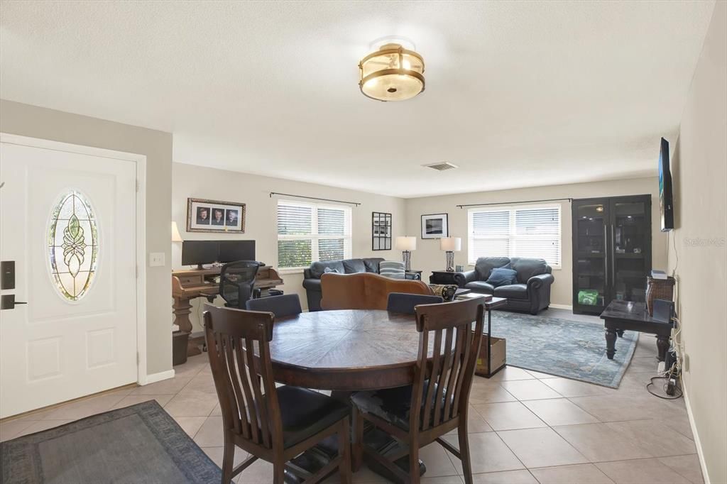 Active With Contract: $424,900 (3 beds, 2 baths, 1388 Square Feet)