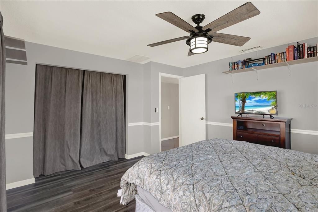 Active With Contract: $424,900 (3 beds, 2 baths, 1388 Square Feet)