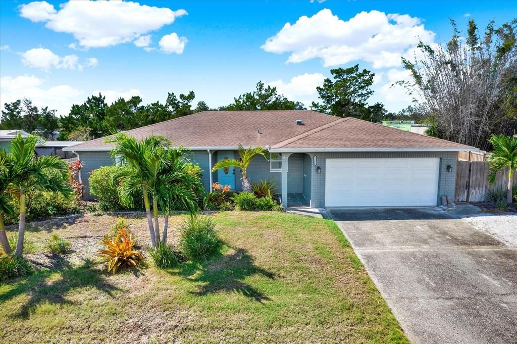 Active With Contract: $424,900 (3 beds, 2 baths, 1388 Square Feet)