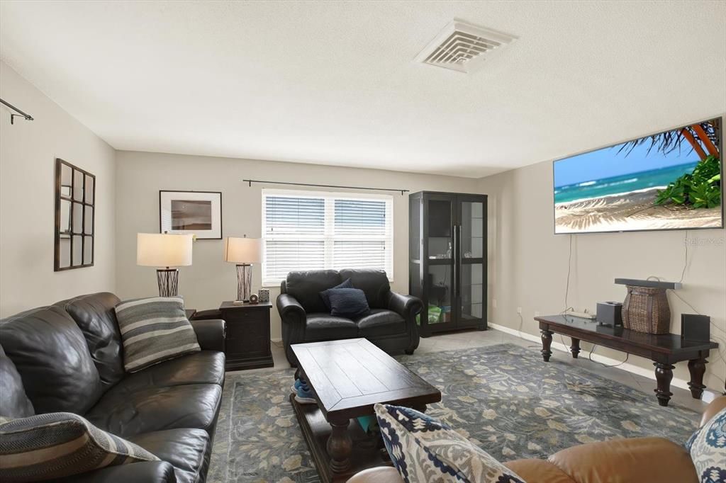 Active With Contract: $424,900 (3 beds, 2 baths, 1388 Square Feet)